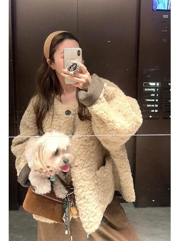 

Short Lamb Fur Jacket Women's Autumn Winter New Loose Fur Leather Integrated Warmth Outerwear round Neck Button Closure