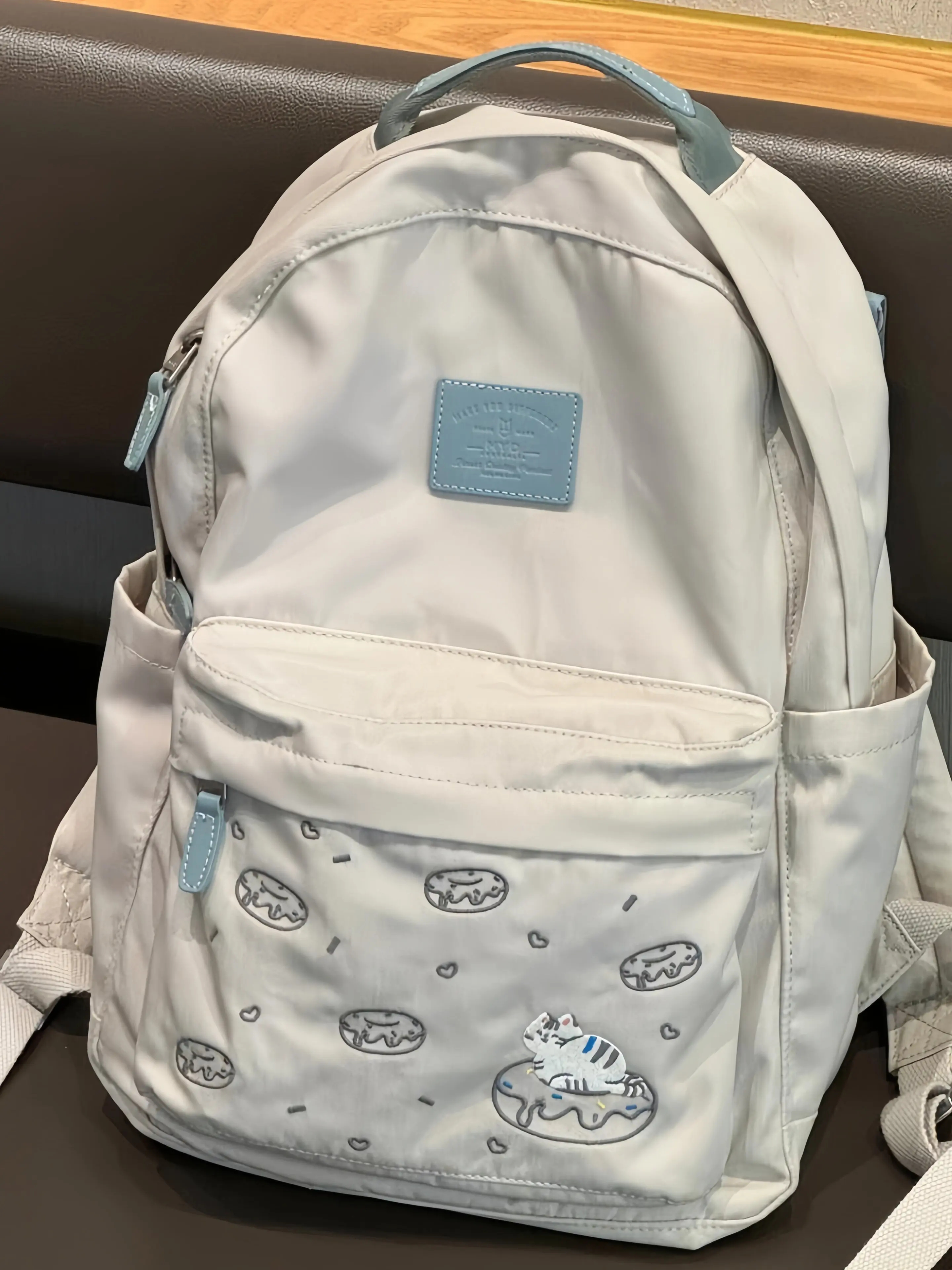 2026-trendy-student-backpack-lightweight-outdoor-travel-versatile-design-high-aesthetic-value-dual-shoulder-nylon-material
