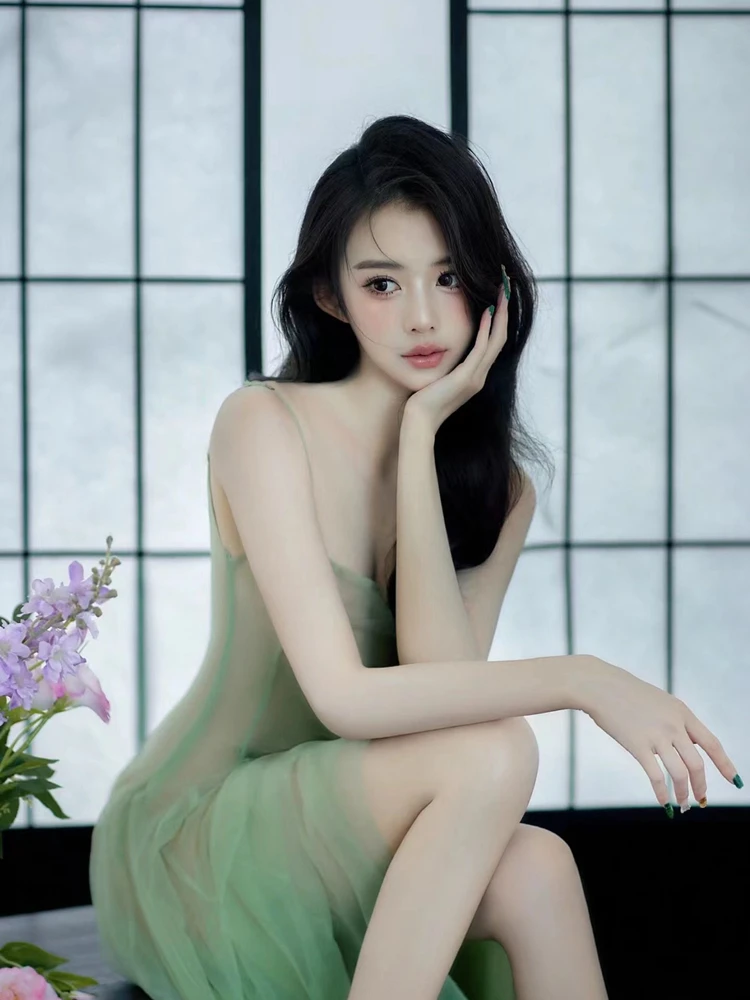 

New 2026 Green Dress Studio Photography Oriental Charm Cold Tone Artistic Portrait Indoor Vintage Chinese Style Women's Clothing