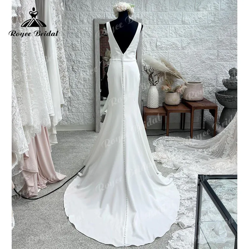 Sereia/trompete vestido de casamento simples com botões sem mangas decote em v sem costas trem varredura cetim boho vestido de noiva roycebridal 2022