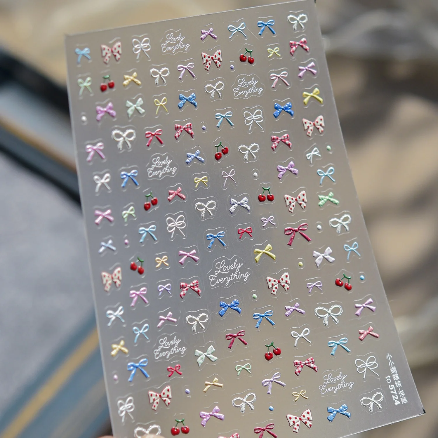 Süße Mädchen-Stil Kirsch-Schleifen-Nagelaufkleber 5D Mehrfarbige Polka-Dot-Schleifen-Design Selbstklebende Nagelsticker Maniküre DIY Nagelkunst