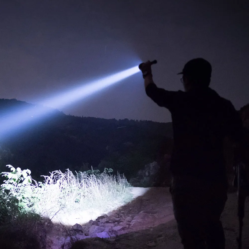 Senter LED Jarak Jauh Senter Taktis 1km