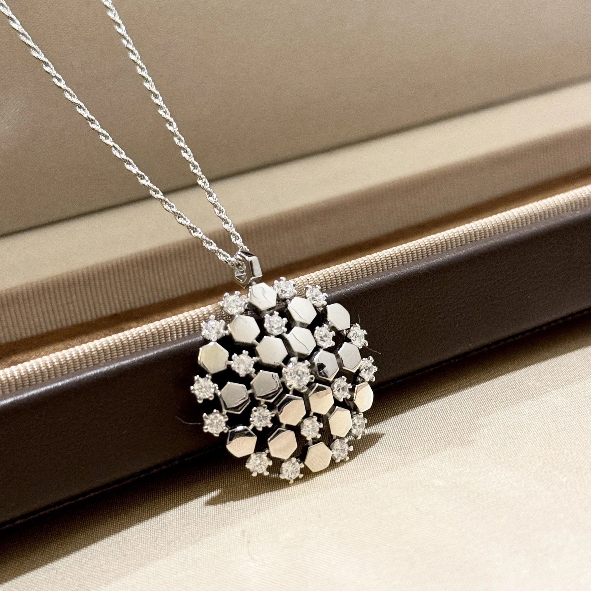 

Europe Delicate 925 Silver Rose Gold Diamond Pendant Geometric Necklace Women Top Quality Jewelry Trend
