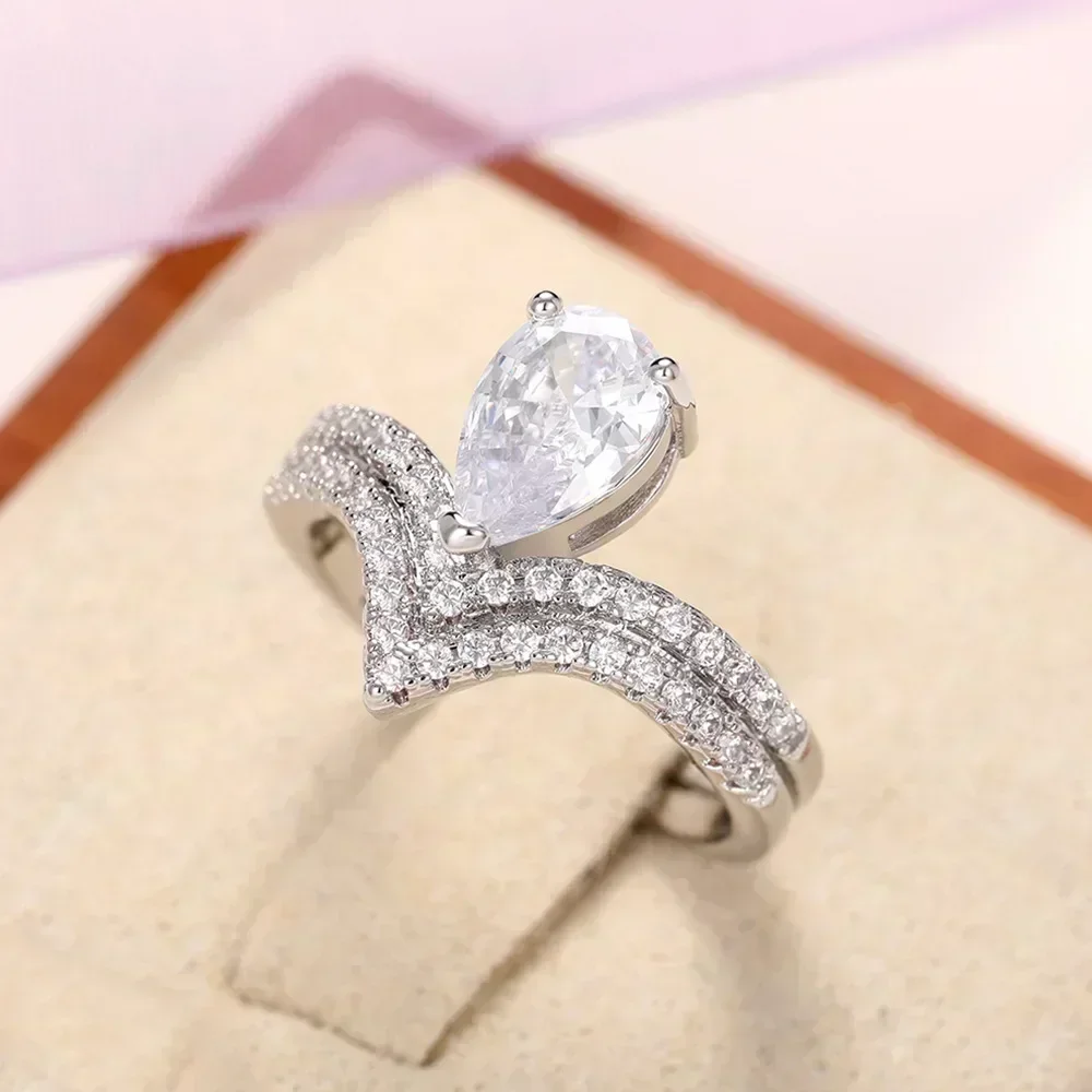 2026 New Creative Pear Shaped Water Drop Set Zircon Ring Crown with Advanced Design Sense, Women's Luxury Wedding