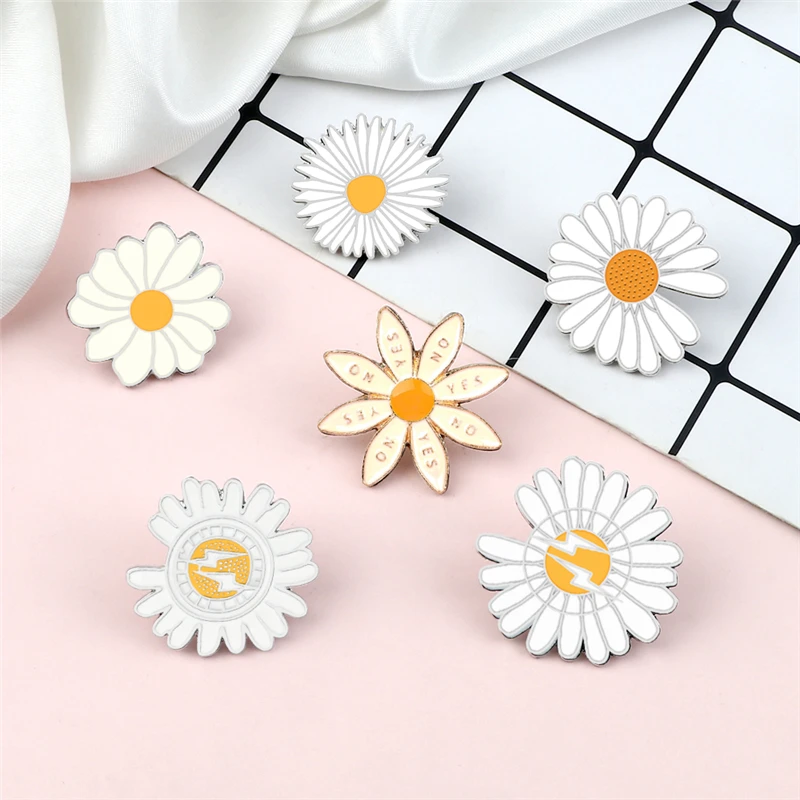 Pretty Daisy Brooches Cartoon Fashionable Flowers Badge Enamel Pins Backpack Denim Lapel Pin Jewelry Gifts for Girls Accessories