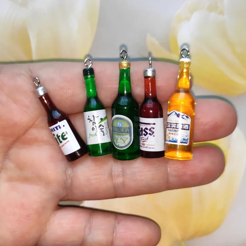 Mini botella de cerveza de Alcohol, botella de cóctel de resina, colgantes en miniatura, accesorio para fotos, adorno de joyería para teléfono de