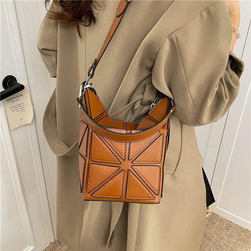 

Новая стильная роскошная сумка через плечо с геометрическим дизайном 2026 года, элегантная нишевая сумка-кроссбоди в стиле пэчворк для женщин