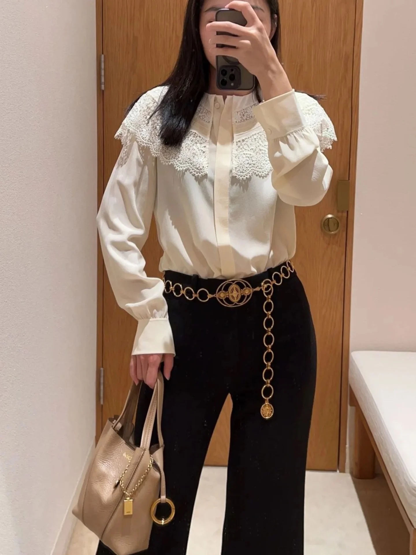 

Silk irt Romantic Hollow out Cowl Ne Lace Celebri Personali Silk round Collar Blouse Women's Faion