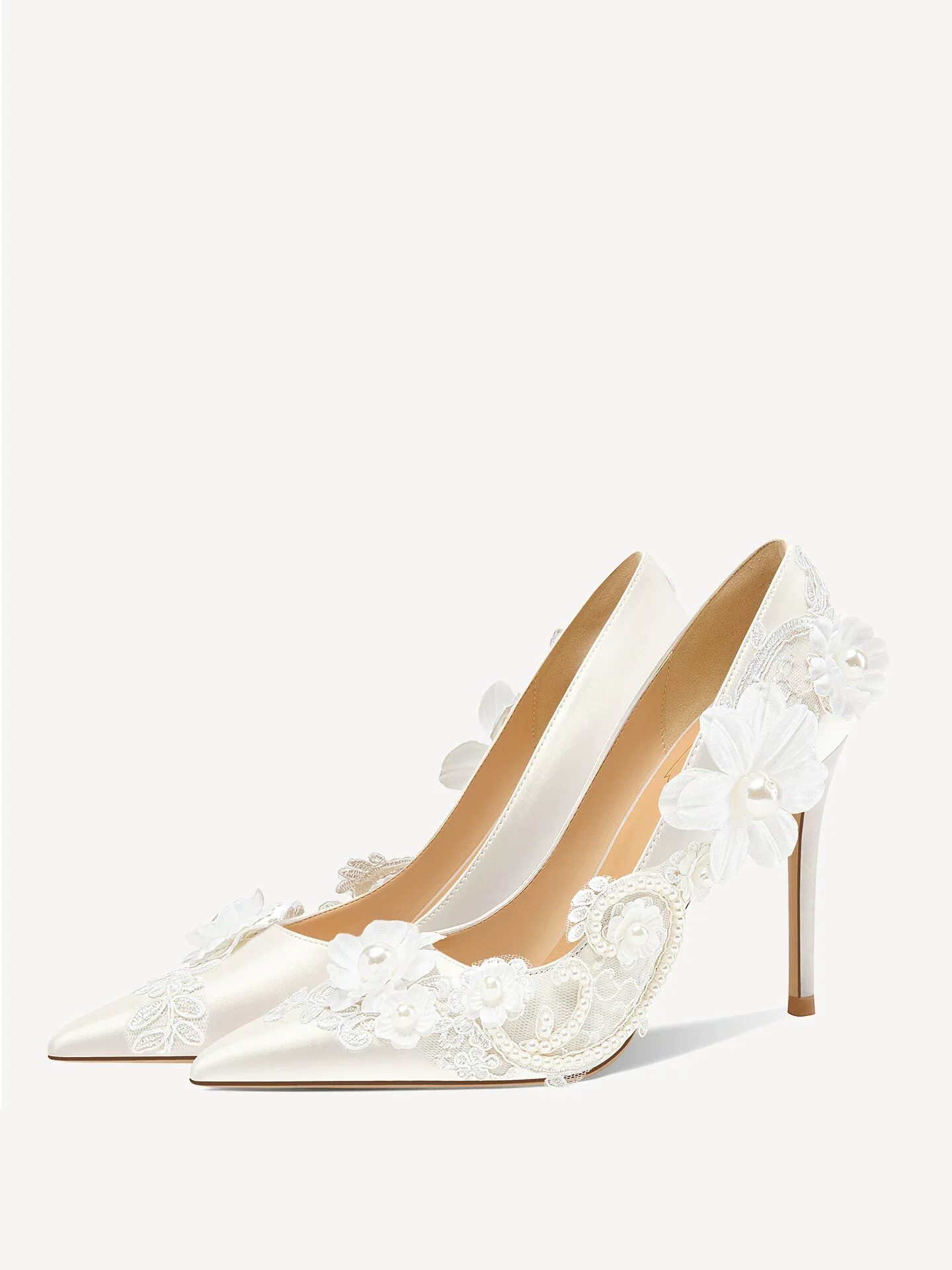 Spring new pointed shallow mouth satin lace pearl fine heels wedding shoes banquet large size small size high heels women's shoe