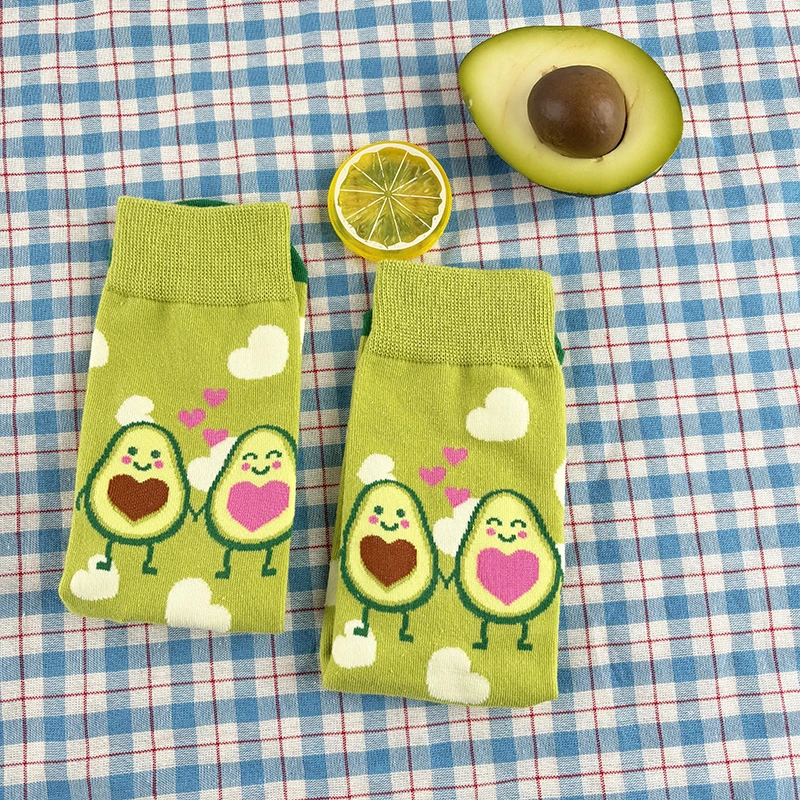1 Paar süße Avocado-Paar-Socken in Wadenlänge, Cartoon-Baumwollsocken mit Herzmuster, frische Vitalität, lustige Mode-Socken für Mädchen
