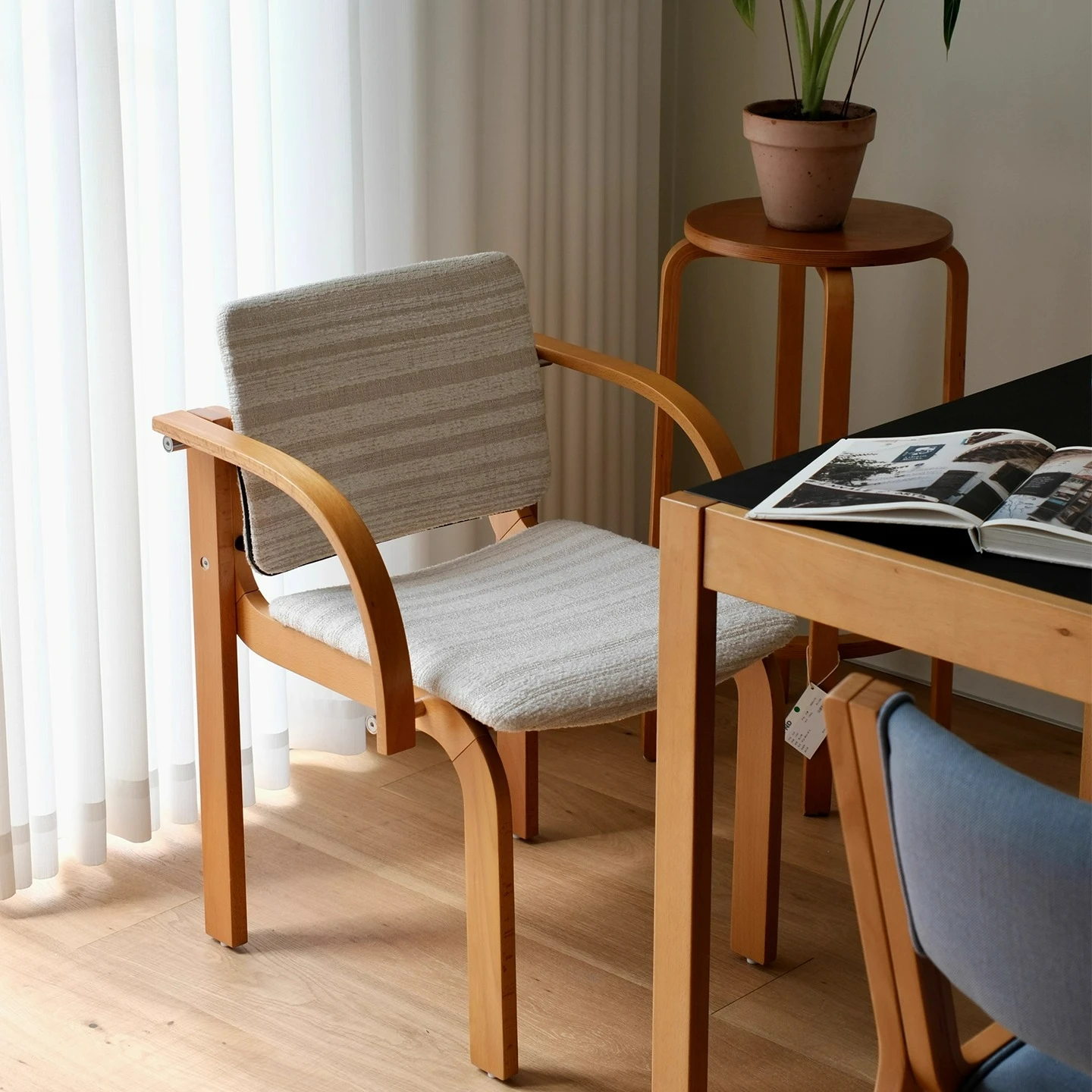 중세풍 원목 식탁 의자 가정용 디자이너 레스토랑 등받이 의자 서재 사무실 팔걸이 레저 의자