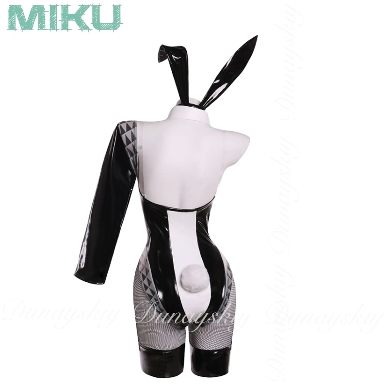 المغني الافتراضي Mikuu تأثيري فتاة سيارة السباق Mikuu مع أبيض وأسود Hatsunee الأرنب فتاة Subdue تأثيري حلي مليئة بالمجموعة