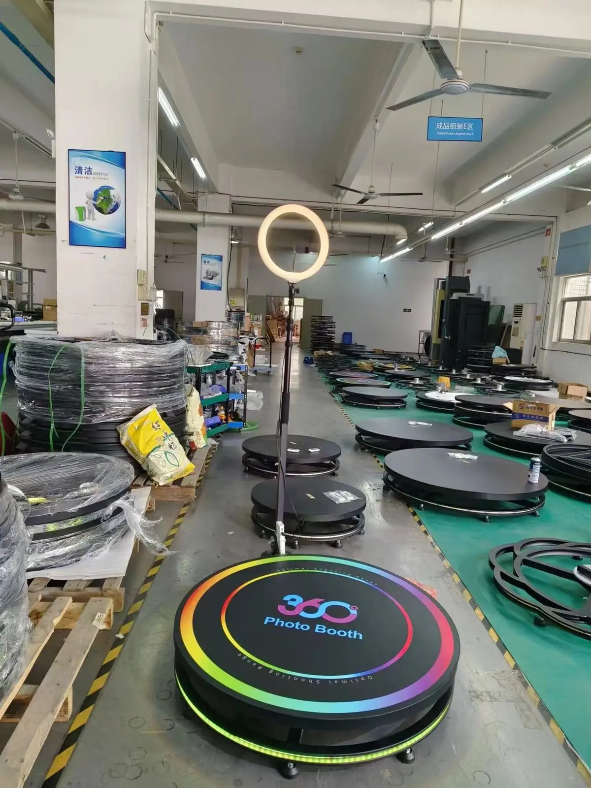 360 Photo Video Booth Automatyczna kabina wideo 60 cm-150 cm Obrót o 360 stopni Kontrola aplikacji Inteligentny pilot zdalnego sterowania
