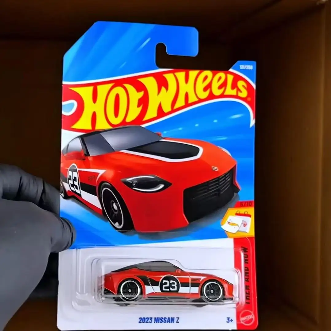 2026-121 Hot Wheels Cars 2023 Nissan Z 1/64 Metal Diecast Model Collection Toy Vehicles