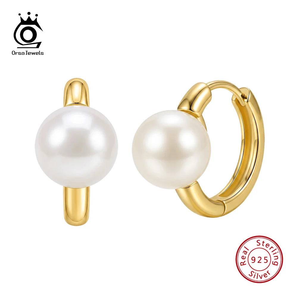 ORSA JEWELS Dainty Shell Pearl Huggie Hoop Earrings for Women 925 Silver Single Round Shell Pearl Minimalist Daily Jewelry PSE11