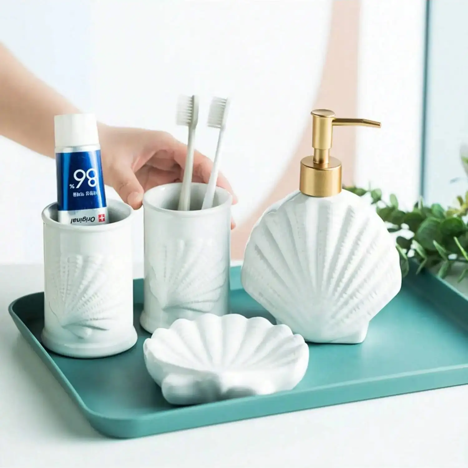 1Pc Elegant Coastal-Chic Ceramic Lotion Dispenser:Starfish & Shell ,Conch Design With Golden Matte Pump for Bathroom Or Kitchen