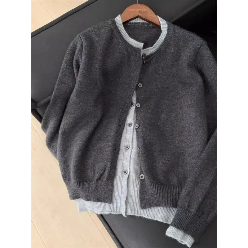 Coreano chique emenda cor contrastante falso de duas peças cinza malha cardigan jaqueta feminina outono camisola topo