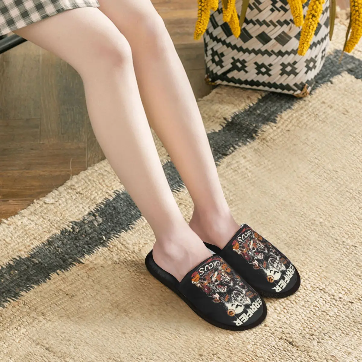 شباشب ضيوف الهالوين لفيلم الرعب الفني المرعب للنساء في الفنادق، شبشب منزلي مطبوع حسب الطلب