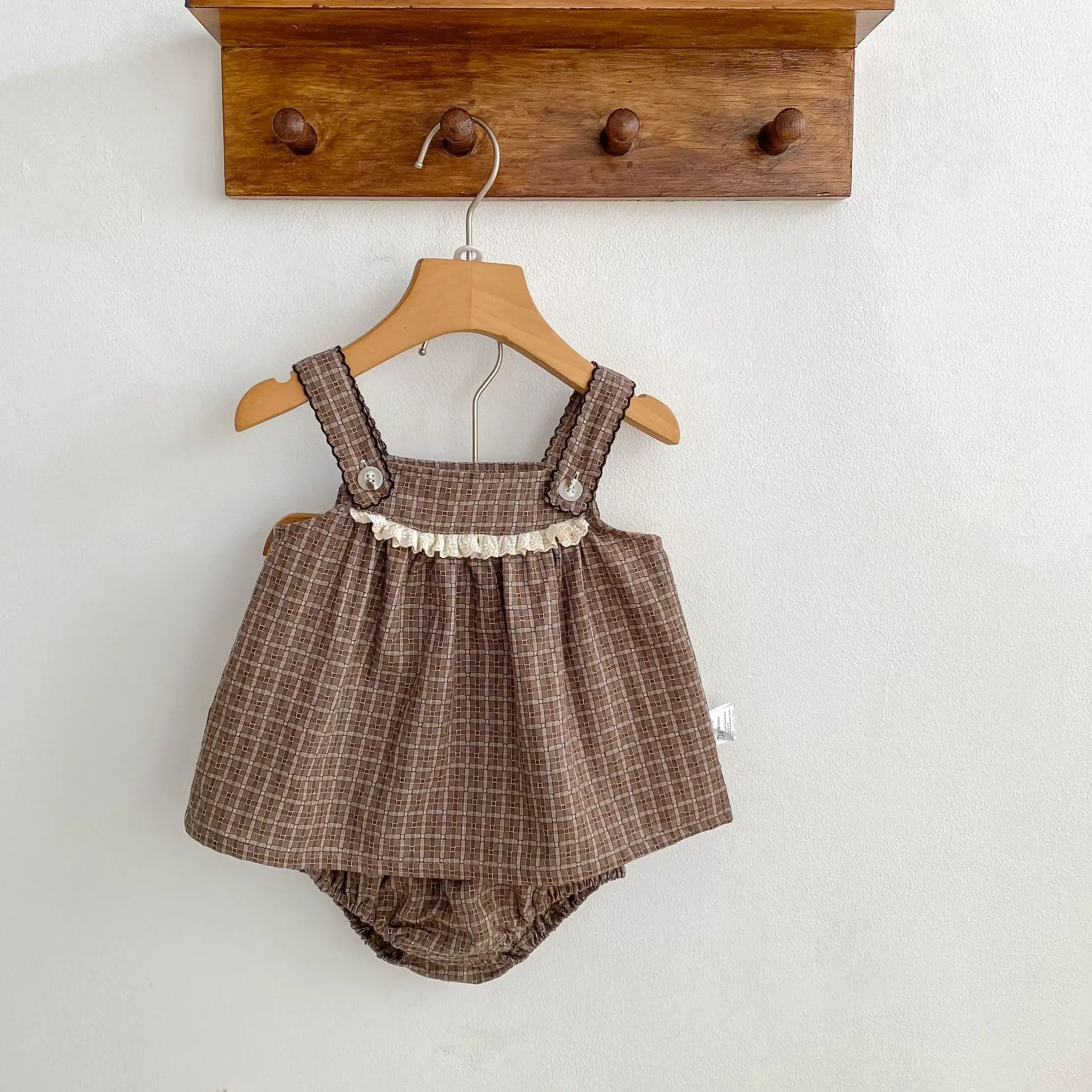 

Новый летний комплект для девочек: милый топ на бретельках в клетку и комбинезон, набор из двух предметов