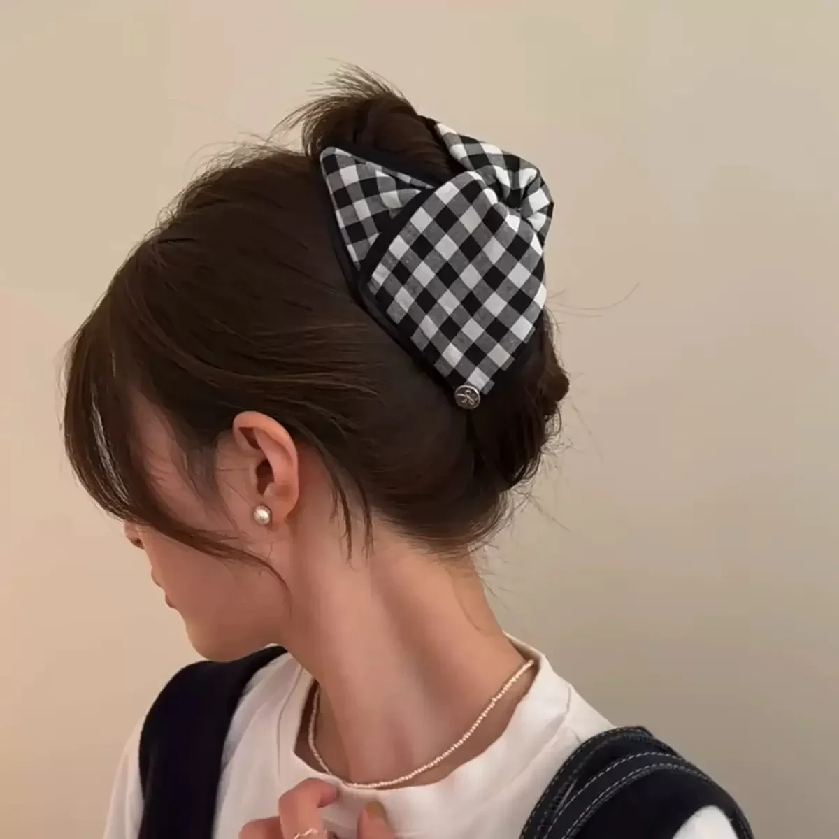 

Korean Version Black White Grid Triangular Grab Clip Women Fashion Hair Clip New Retro Coiled Hair Shark Clip Simple Temperament
