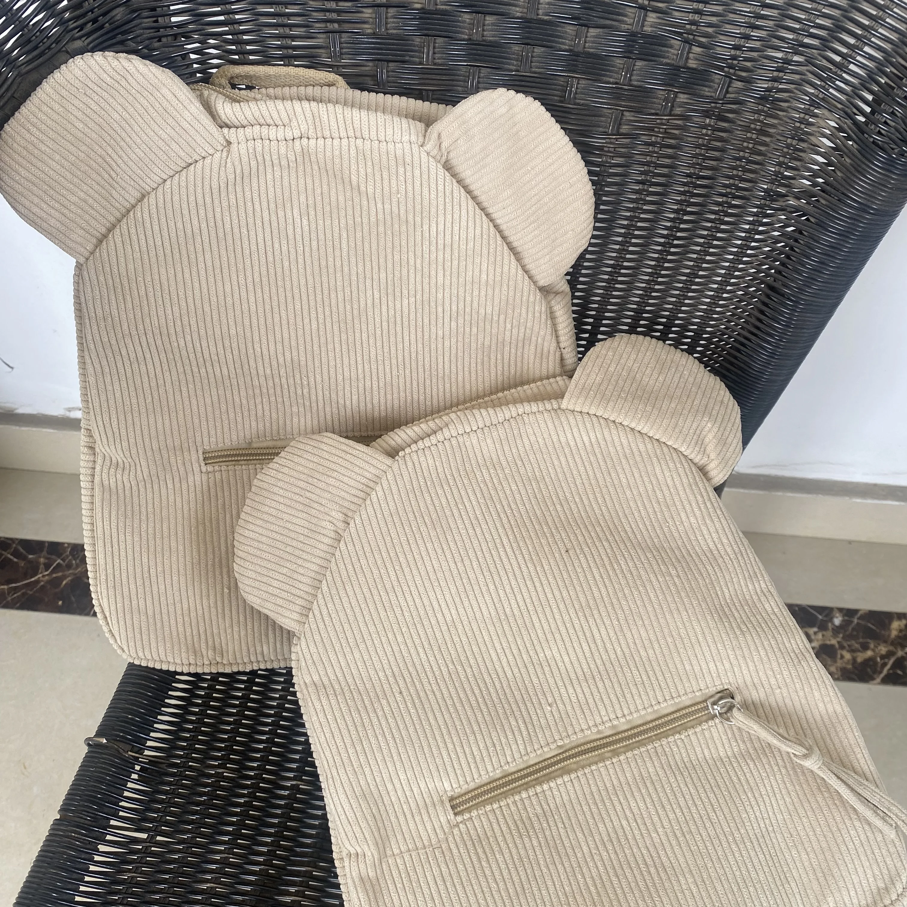 Sac à dos ours en velours côtelé personnalisé, sac brodé avec nom personnalisé, cadeau d'anniversaire pour bébé fille, mignon