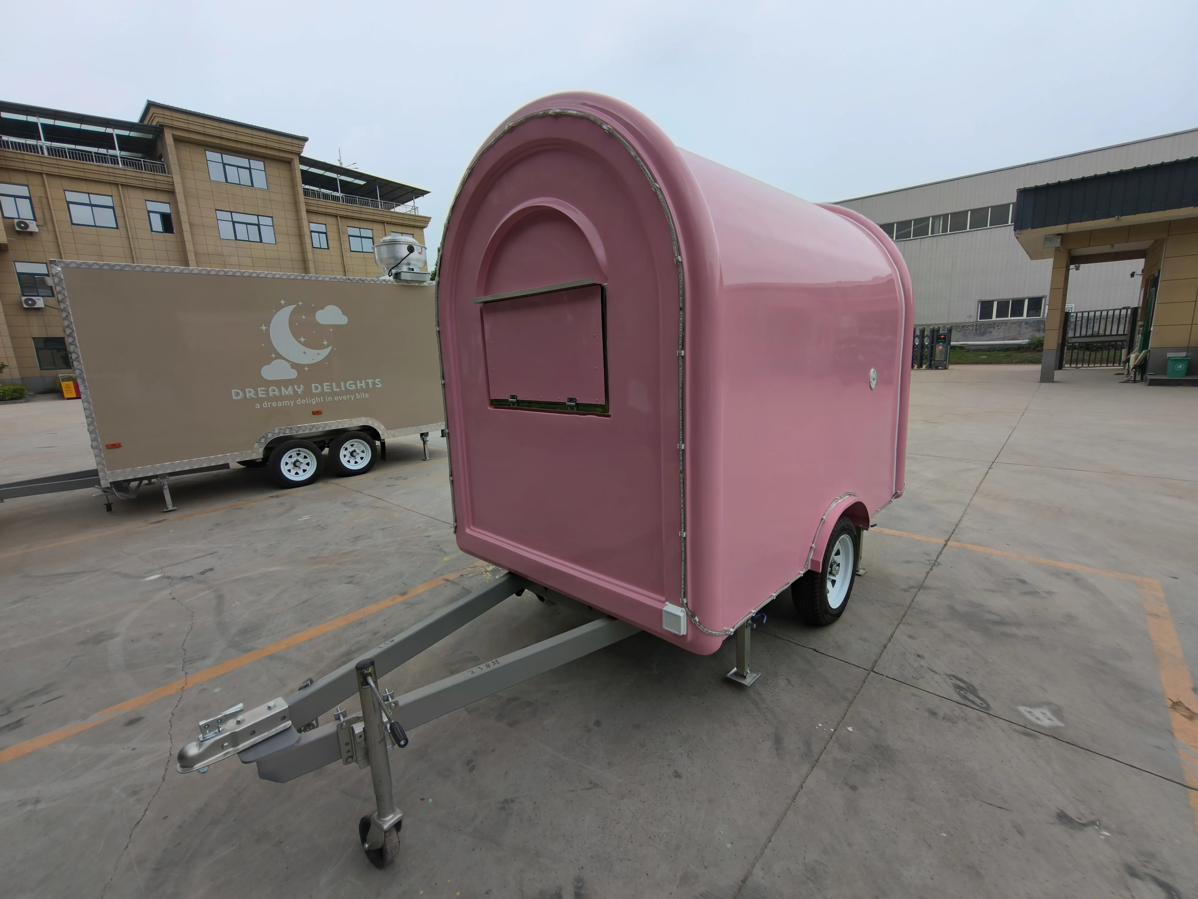 Remolque de catering vintage comercial totalmente equipado: barra de cerveza móvil y carrito de helado para eventos