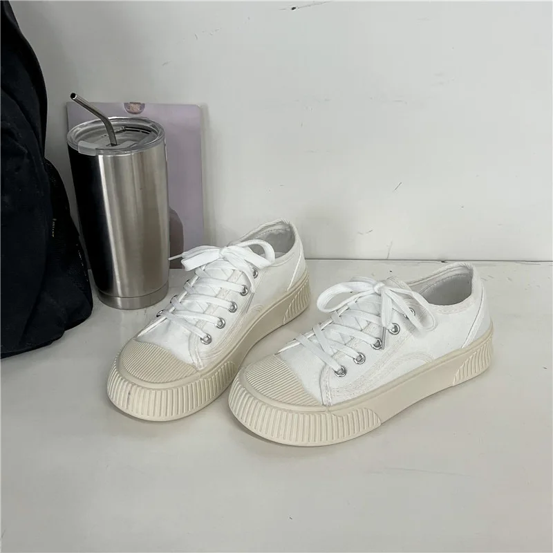 Sapatos esportivos casuais versáteis para mulheres, tênis branco, lona de sola grossa, sapatos de tabuleiro retrô, verão, novo, 2024