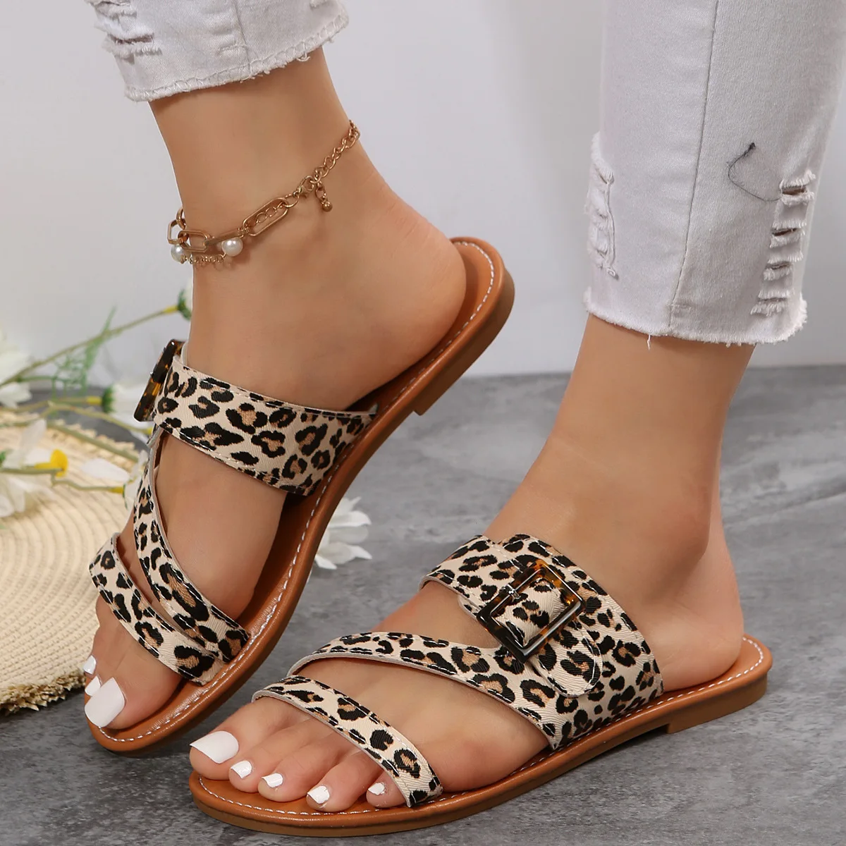 2024 Women Summer Leopard Pattern Sandals New Fashion Retro Large Flat Slippers Outdoor Vacation Beach Casual Shoes Lightweight