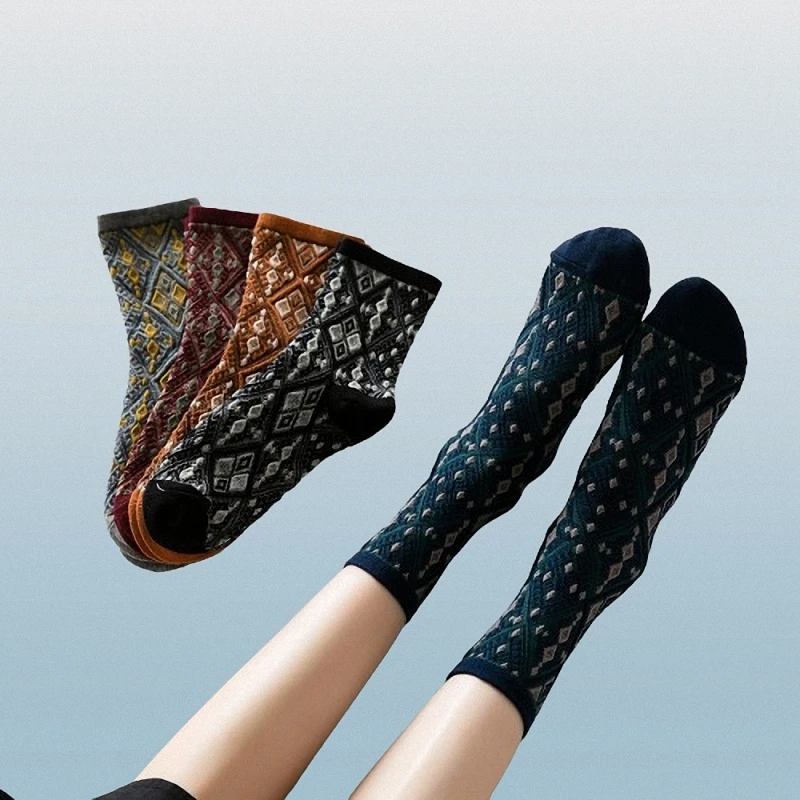 2/4 Pairs High Quality Women's Mid-tube Socks Ethnic Style Palace Retro Three-dimensional Diamond Lattice Mori Socks