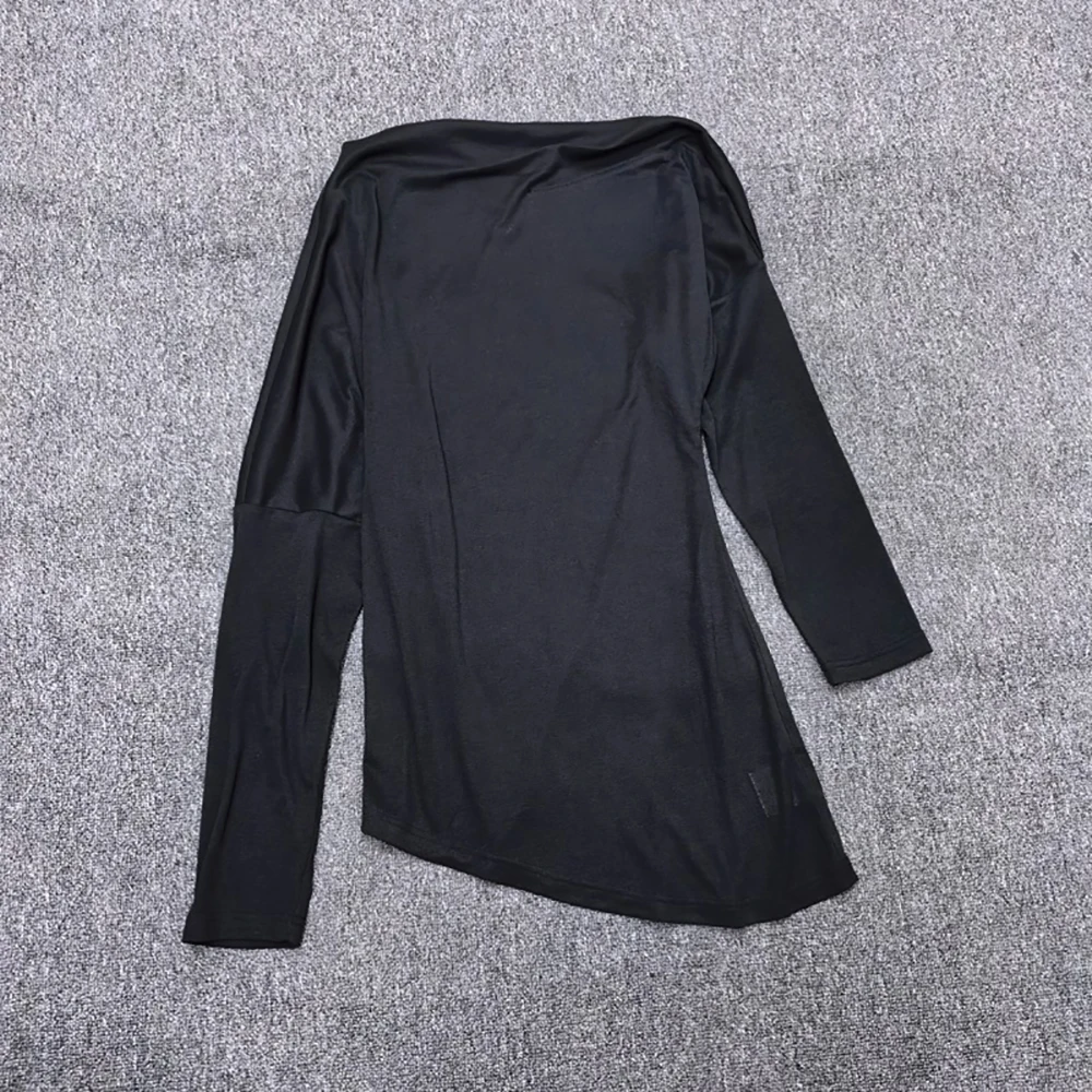 Asymmetrisch T-shirt van katoenmix voor dames Lente 2026 Nieuwe collectie Minimalistisch Elegant Commuter Gebreide top met lange mouwen T-shirt Y2K