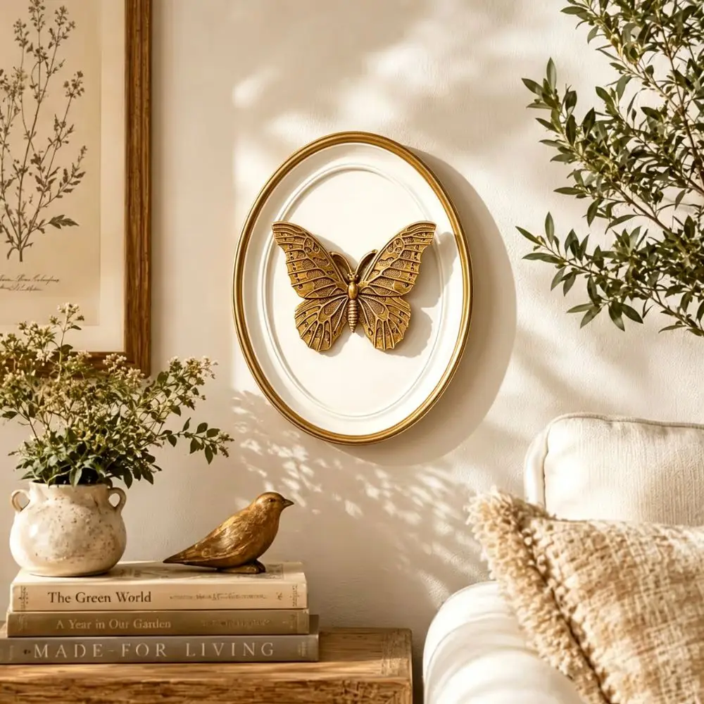 1 Piece of Vintage Gilded Three-Dimensional Butterfly Wall Decor, 3D Oval Insect Relief Wall Decoration, French Victorian Style Wall Decor for Study and Living Room, a Creative Birthday or Holiday Gift for Vintage Home Decor Enthusiasts