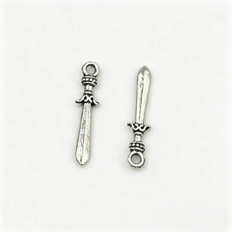 500 Stück antiksilberfarbene Schwert-Anhänger, 22 x 5 mm, für Armbänder, Ohrringe, Schmuckherstellung, A3375, Großhandel – Detail 2