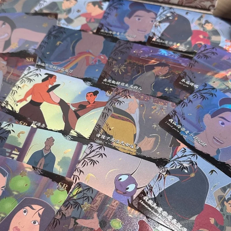 صندوق أعمى لبطاقات الرسوم المتحركة المعتمد من Disney Mulan - مفاجأة غامضة عصرية قابلة للجمع لمحبي الألعاب
