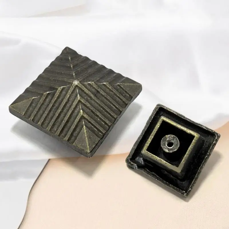 درج زنك عالي التحمل يسحب بتصميم مربع قديم ومقابض خزانة سهلة التركيب لأجهزة الأثاث M4YD