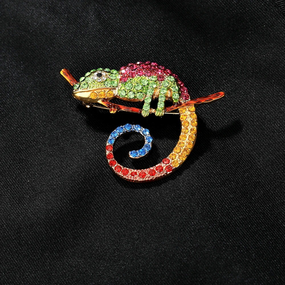 أنيقة فاخرة كاملة ملونة كريستال الحرباء التلبيب دبابيس الذهبي الحيوان السحلية حجر الراين دبابيس النساء الفتيات فستان الصدار