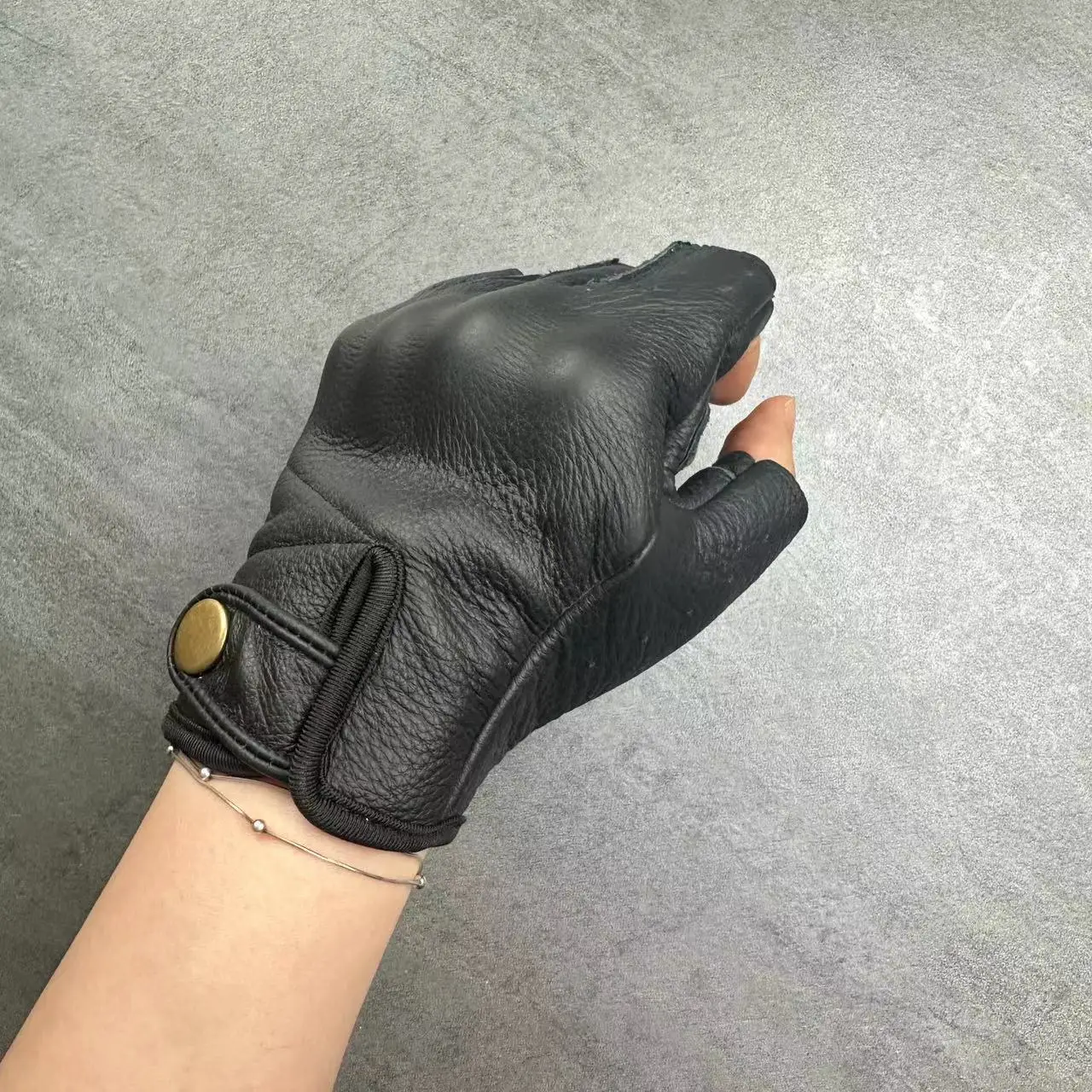 Retro motorcycle gloves cycling locomotive protective gear cowhide shell genuine leather half finger anti-drop and non-slip