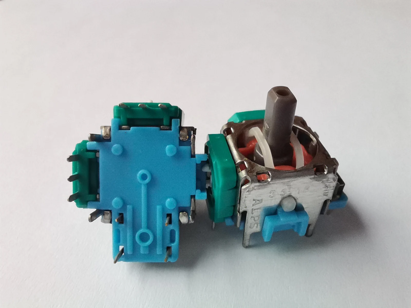 100 Stück OEM NEUE ALPS 3D Analog-Joysticks Daumensticks für Sony Playstation 4 PS4 Controller Ersatzteile zur Reparatur – Detail 3