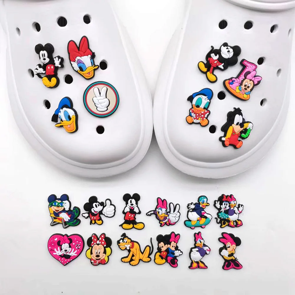 Disney Mickey Mouse Stitch sepatu gesper kartun mainan cerita Kawaii putri Frozen DIY PVC sepatu Aksesori Hadiah Dekorasi