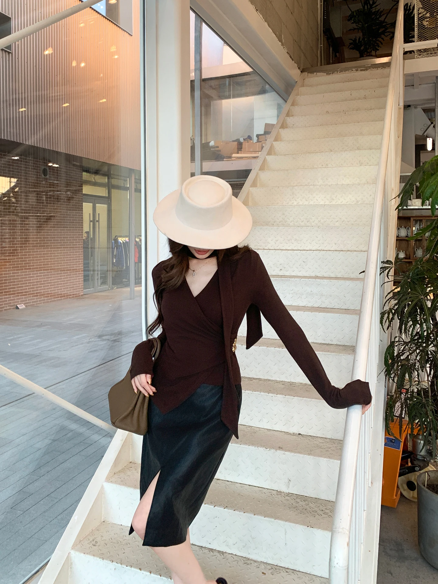 

Черная асимметричная кожаная юбка с высокой талией для женщин, весенняя модная юбка-карандаш средней длины, облегающая юбка-карандаш средней длины