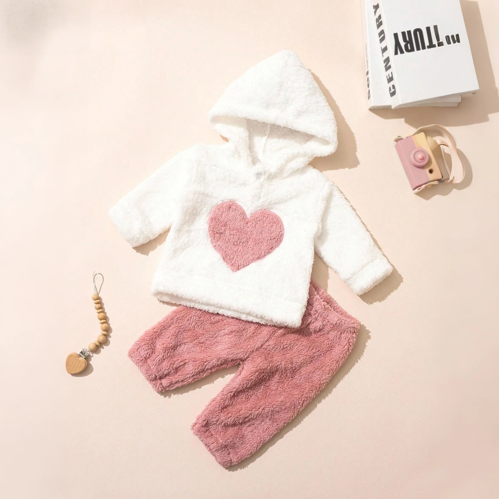 Ylsteed 2Pcs Newborn Photography With Hat Comfortable Sweatshirt Set Heart Design Plush Suit Baby Pics Props Outfit-HD