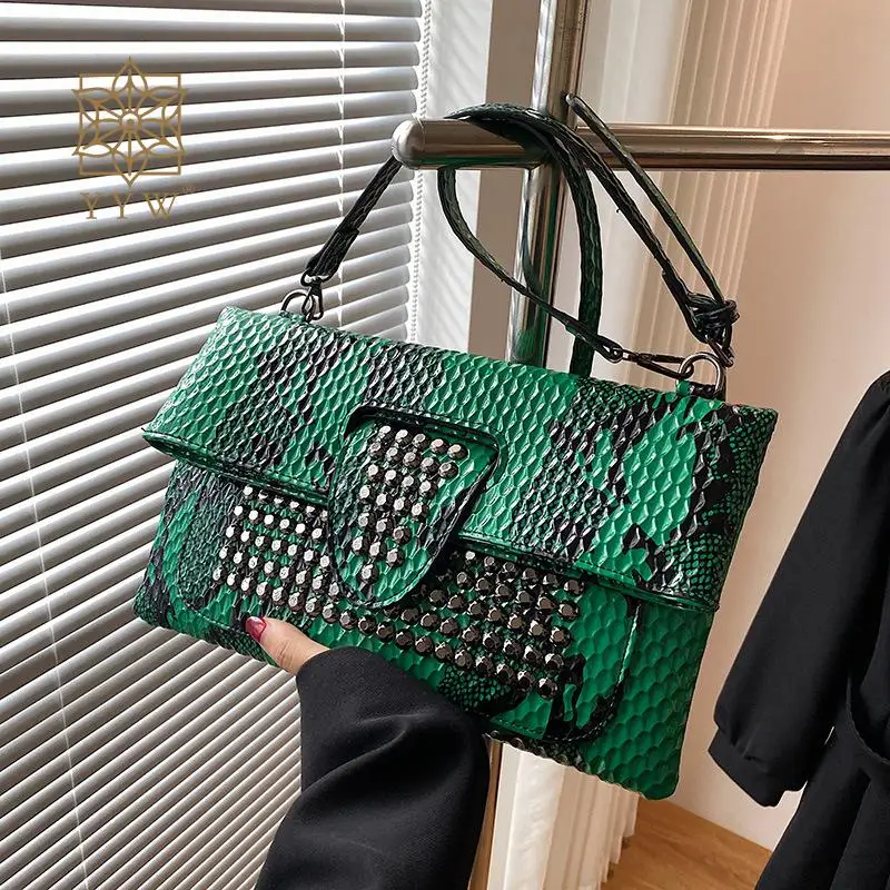Rivet Envelope Purses Clutch Punk Style Green Flap Women\'S Clutch Bag 2023 Chains Designer Single Shoulder Crossbody Handbags