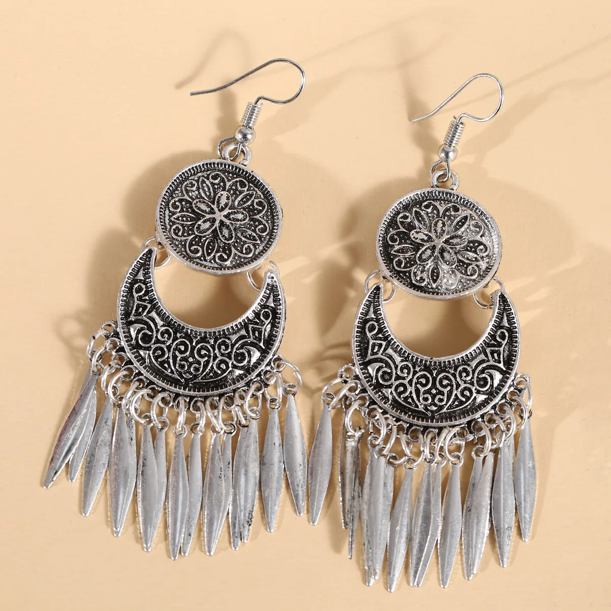 2pcs vintage ethnic style metal tassel carved women's earrings for summer vacation personalized accessories