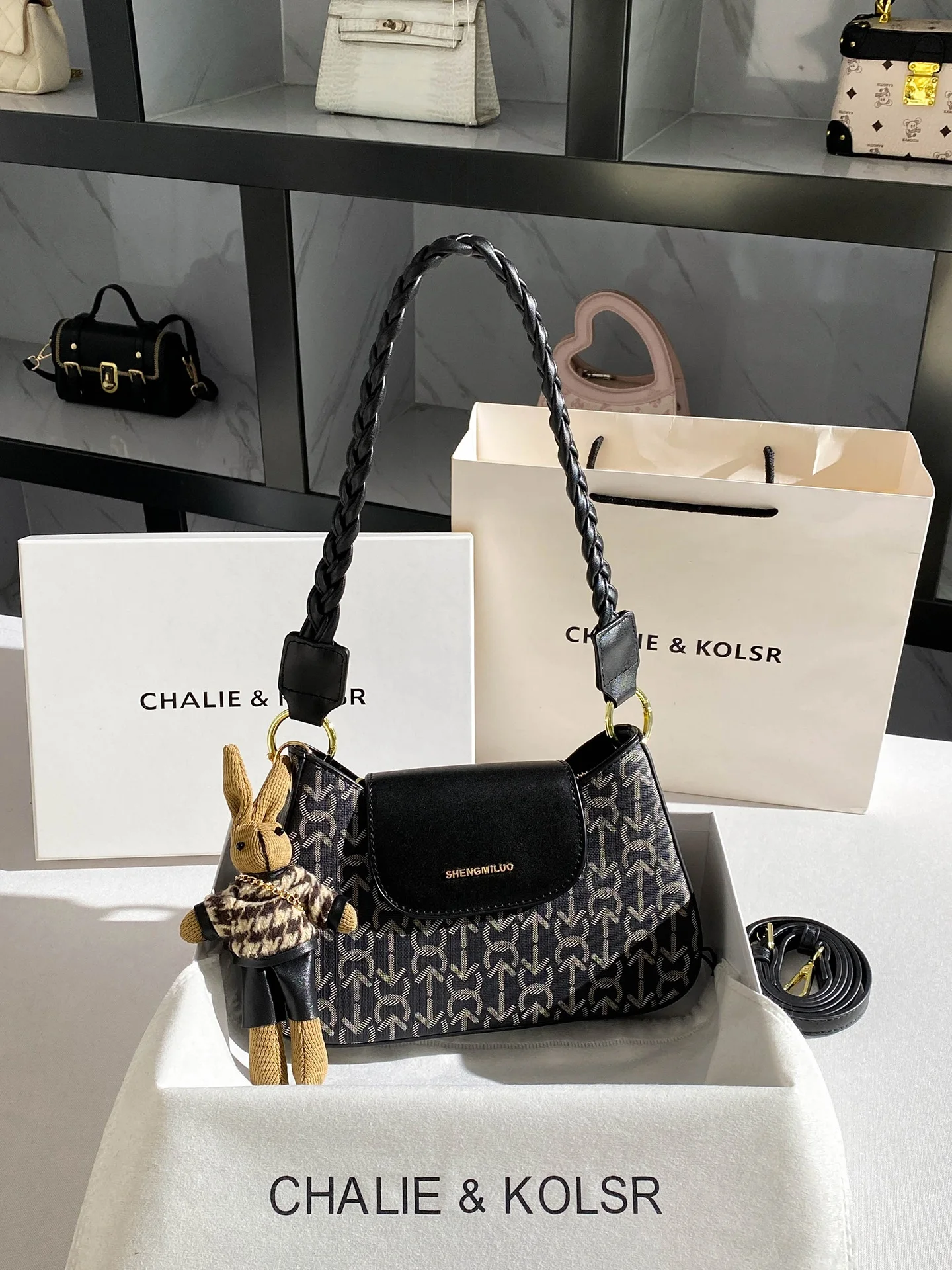 sac-chic-retro-imprime-printemps-Ete-2026-nouveau-style-sac-sous-le-bras-haut-de-gamme-tresse-decontracte-en-cuir-souple-a-motif-geometrique