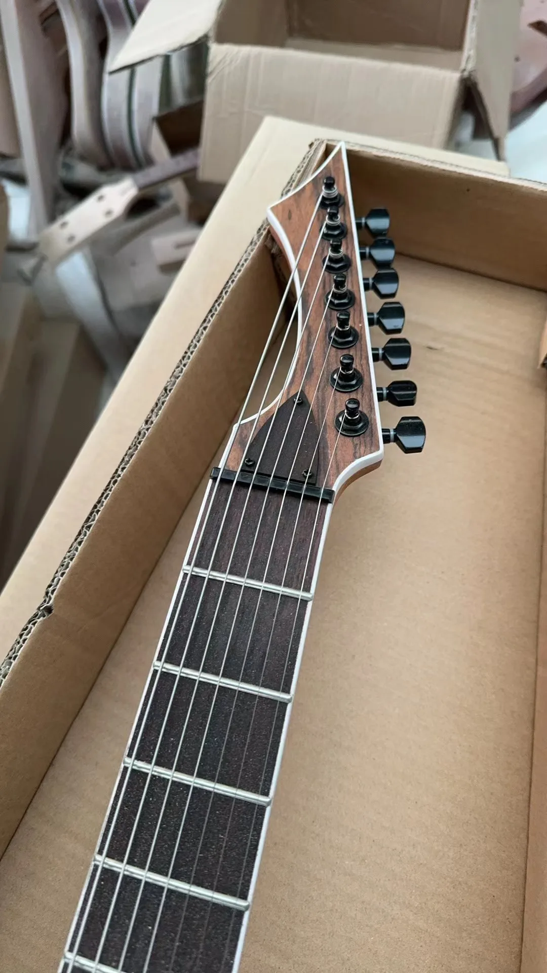 Factory Direct Sales Of 7-String Wooden Colored Electric Guitars For Free Delivery