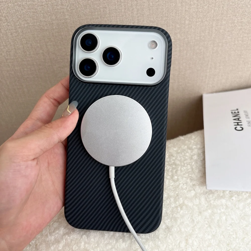 Dünne Carbonfaser für MagSafe Magnetische Handyhülle für iPhone 18 14 15 16 17 Pro Max Kabelloses Laden Schlanke Stoßfeste Hartschale – Detail 5