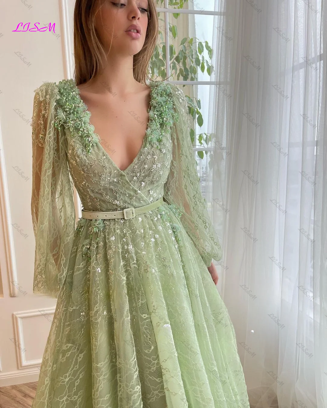 Luxury Beaded Crystals Prom Dresses 2023 Green Lace Appliques Long Sleeves Evening Dress A-Line Saudi Arabic Women Party Gowns