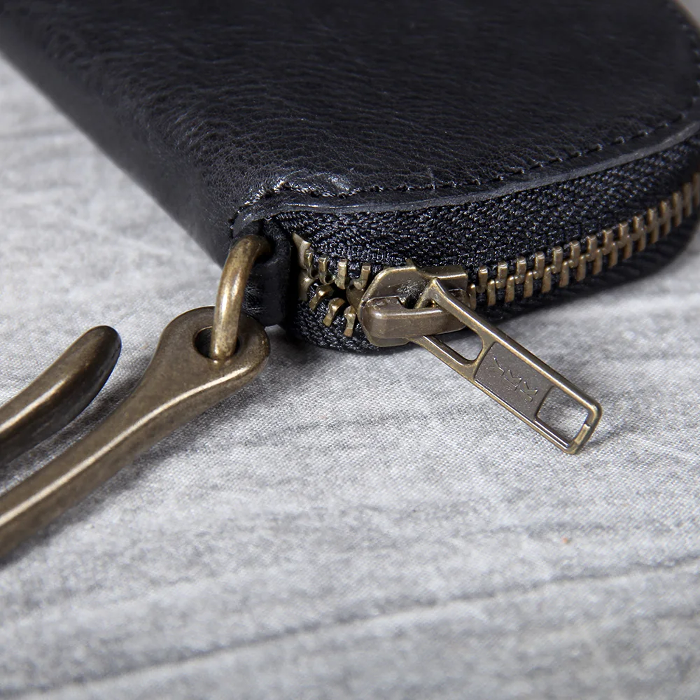 S.WORKER Handgefertigtes Echtleder-Schlüsseletui aus Vollnarbigem Rindsleder, Kartenhalter, Vintage-Schlüsselanhänger mit Messingschnalle – Detail 19