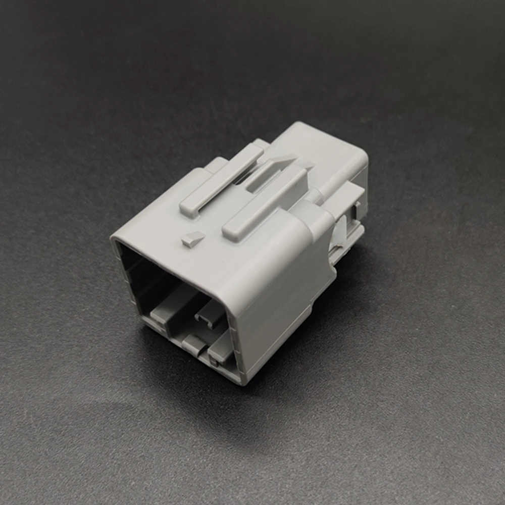 7282-6469-40 4Pin Unsealed Automotive Connector Male YESC Kaizen Series 6.3mm PBT Light Gray 30A for Power Wiring