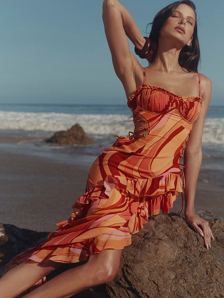 Mozision طباعة كشكش قطع مثير فستان ماكسي المرأة موضة السباغيتي حزام بلا أكمام عارية الذراعين نادي حفلة فستان طويل الإناث