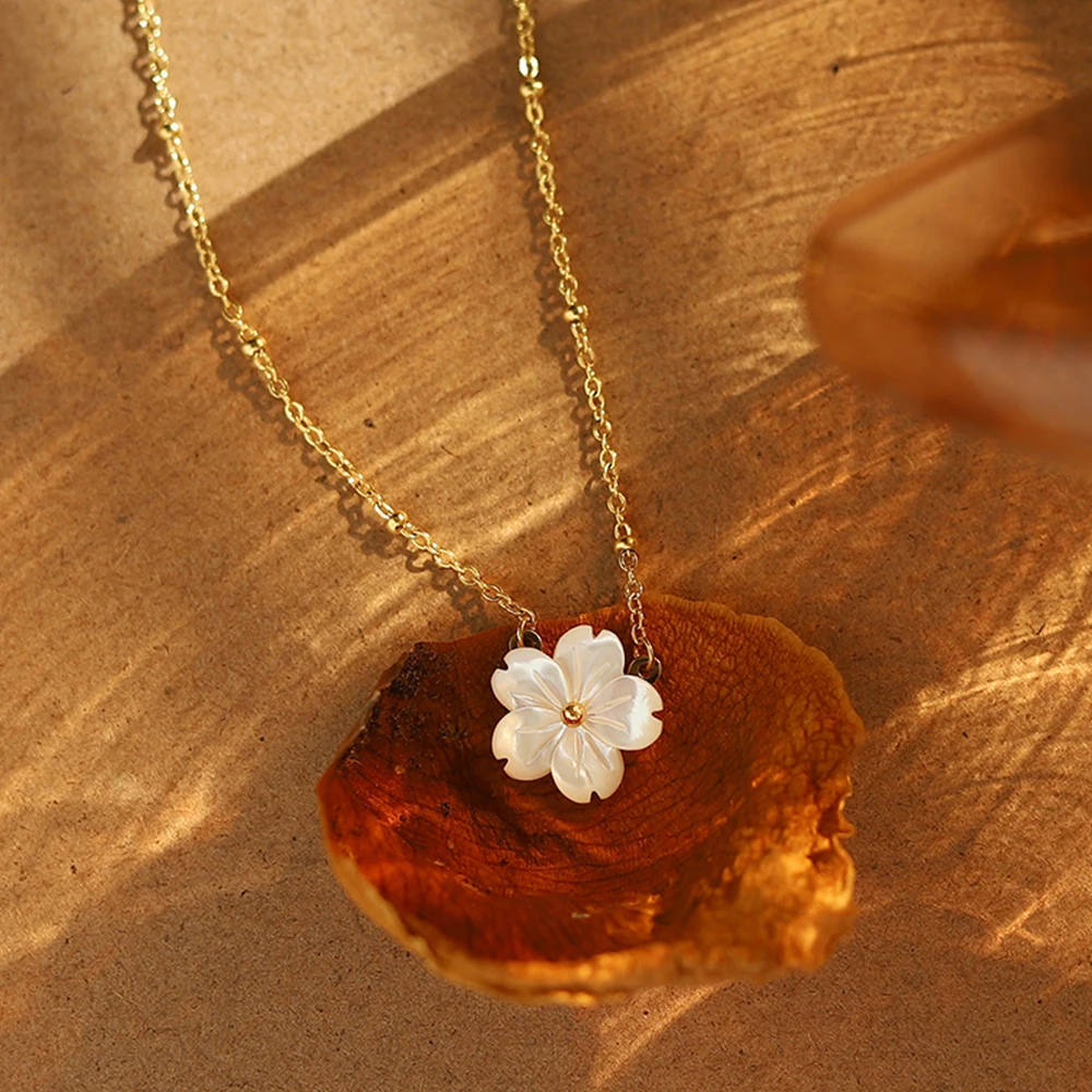 Beautiful Gentle Peach Blossom Pendant Cherry Flower Exquisite Carving Necklace Natural White Shellfish 18K Gold Color Chain